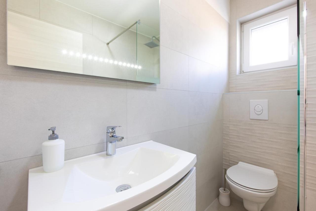 Apartments Augustinovic Baska  Exterior photo